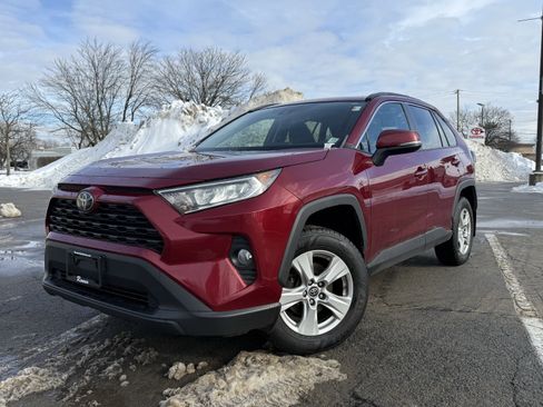 Used 2020 Toyota RAV4 XLE image 1
