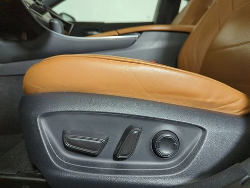 Used 2019 Toyota Avalon Limited FWD image 25