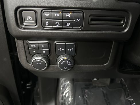 Used 2022 Chevrolet Tahoe Z71 w/ Luxury Package image 34