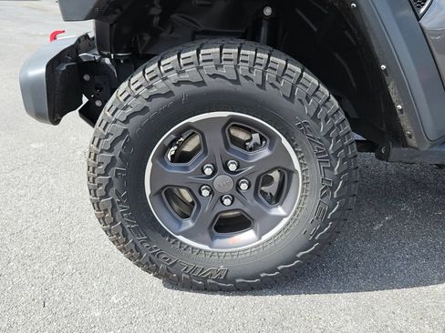 Used 2023 Jeep Gladiator Rubicon AWD/4WD image 9