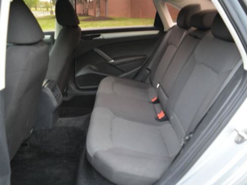 Used 2018 Volkswagen Passat 2.0T S w/ Driver Assistance Package FWD image 12