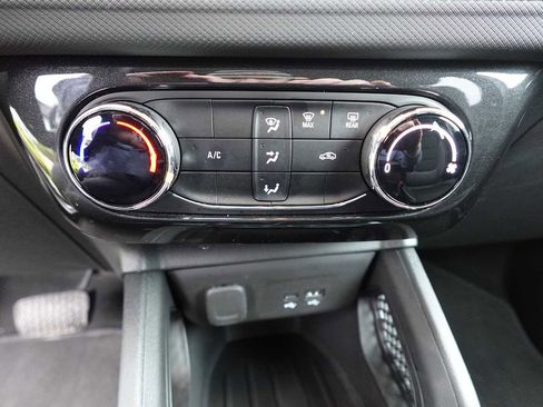 Used 2025 Chevrolet TrailBlazer LT AWD/4WD image 19