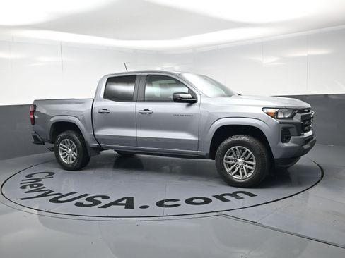 Used 2024 Chevrolet Colorado LT w/ LT Convenience Package II image 2