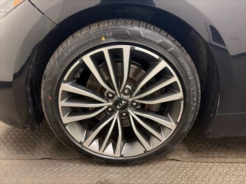 Used 2018 Kia Stinger Premium image 39