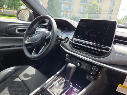 New 2025 Jeep Compass Latitude w/ Convenience Group image 6