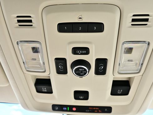 Used 2021 GMC Yukon Denali w/ Denali Premium Package AWD/4WD image 35