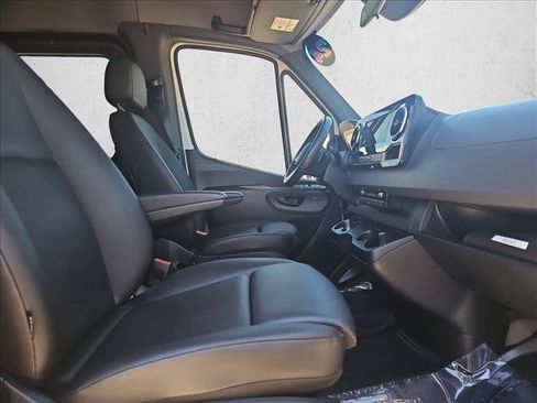 Used 2024 Mercedes-Benz Sprinter 2500 image 21