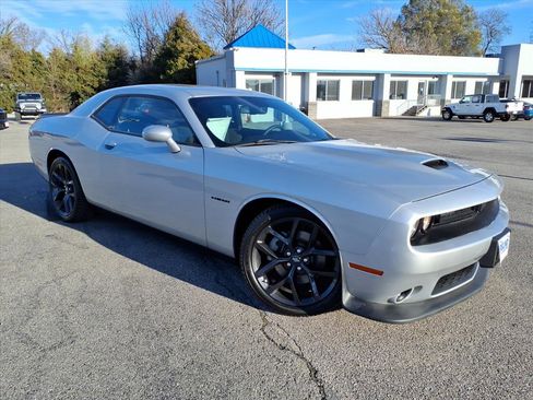 Used 2022 Dodge Challenger R/T w/ Blacktop Package image 2