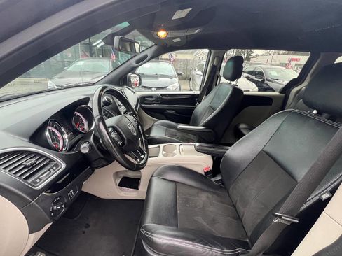 Used 2020 Dodge Grand Caravan SXT image 13