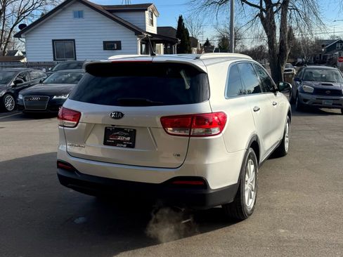 Used 2018 Kia Sorento LX image 7