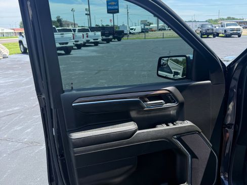 Used 2023 Chevrolet Silverado 1500 LT AWD/4WD image 15