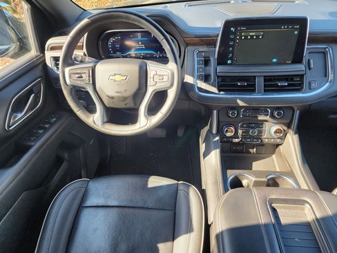 Used 2024 Chevrolet Suburban Premier image 21