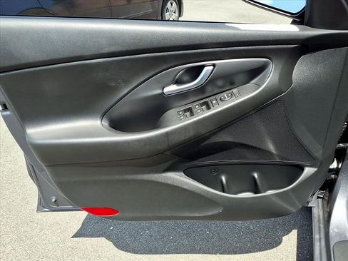 Used 2018 Hyundai Elantra GT FWD image 6