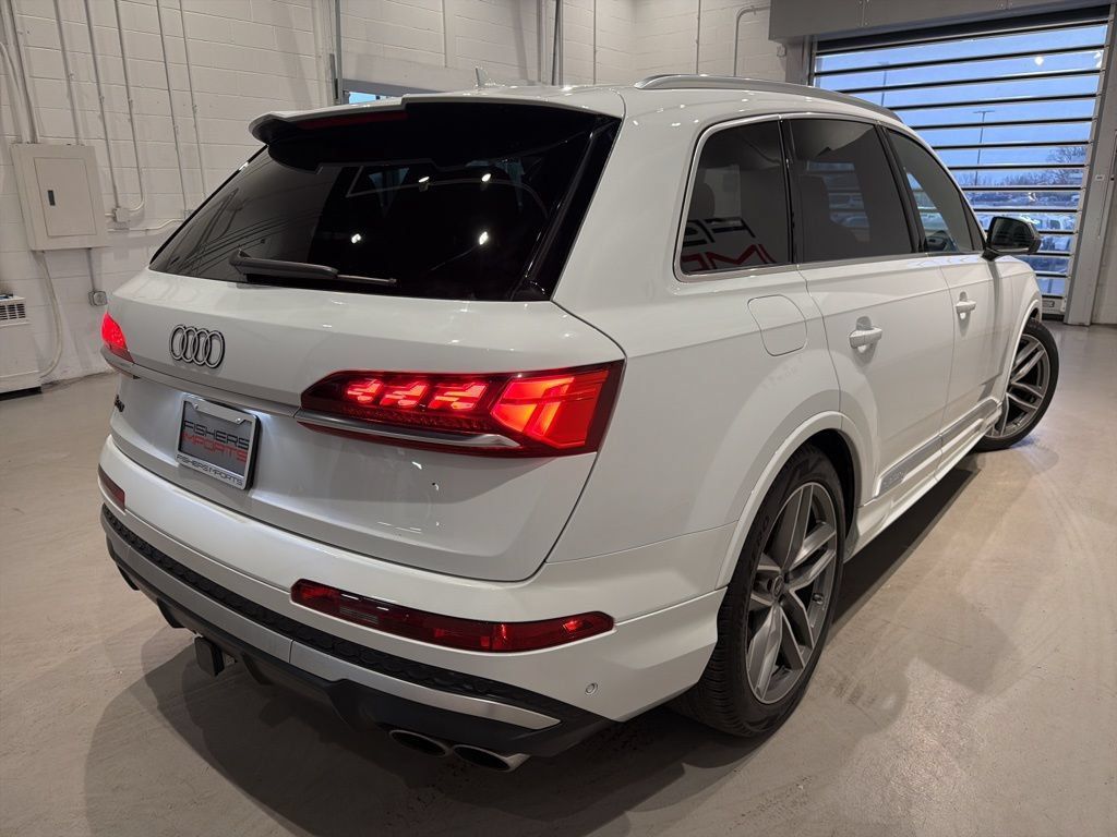 Used 2025 Audi SQ7 Prestige AWD/4WD image 4
