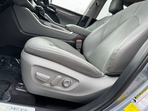 Used 2021 Toyota Highlander Limited image 8