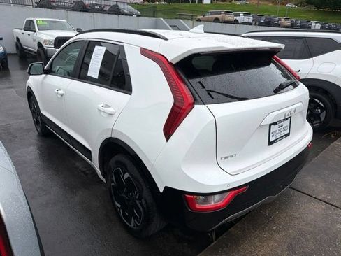 Used 2023 Kia Niro Wind w/ Wind Preserve Package FWD image 2