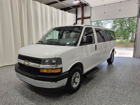 Used 2019 Chevrolet Express 3500 LT w/ LT Preferred Equipment Group RWD image 2