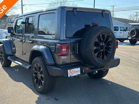 Used 2025 Jeep Wrangler Unlimited Sahara AWD/4WD image 6