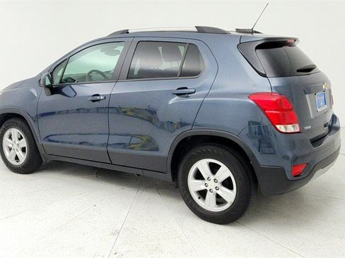 Used 2022 Chevrolet Trax LT w/ LT Convenience Package image 4