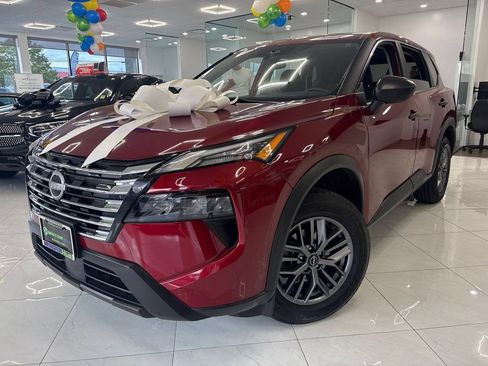 Used 2024 Nissan Rogue S AWD/4WD image 1