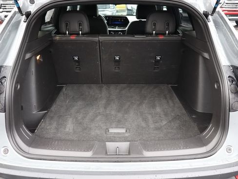 Used 2024 Chevrolet Trax RS FWD image 19