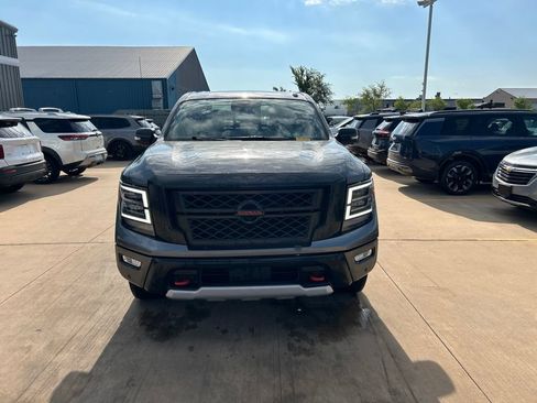Used 2021 Nissan Titan PRO-4X w/ Pro-4x Convenience Package AWD/4WD image 5