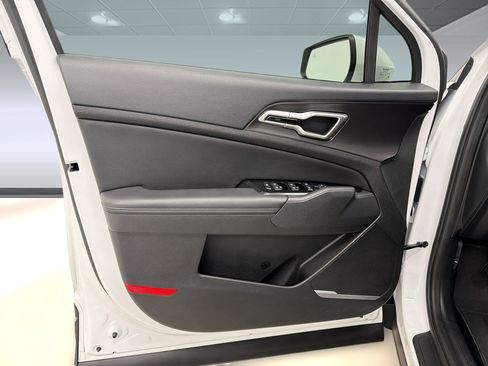 Used 2023 Kia Sportage EX image 2