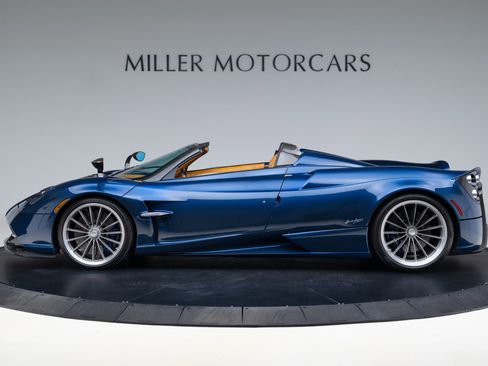 Used 2017 Pagani Huayra RWD image 7