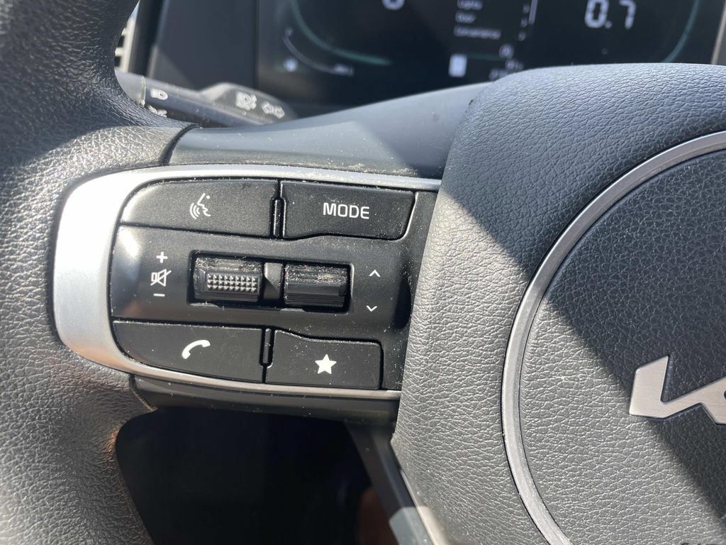 Used 2025 Kia Sportage LX AWD/4WD image 30