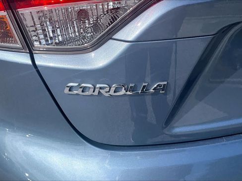 Used 2021 Toyota Corolla LE w/ Carpet Mat Package (TMS) FWD image 10