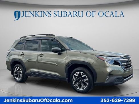 Used 2025 Subaru Forester Premium AWD/4WD image 1