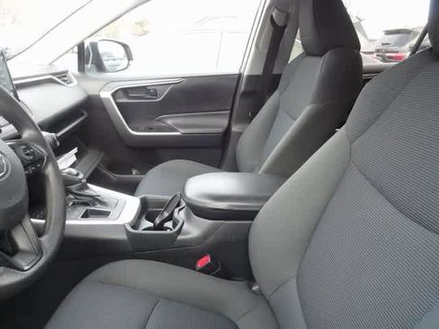 Used 2020 Toyota RAV4 LE image 7
