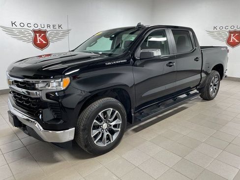 Used 2024 Chevrolet Silverado 1500 LT AWD/4WD image 3