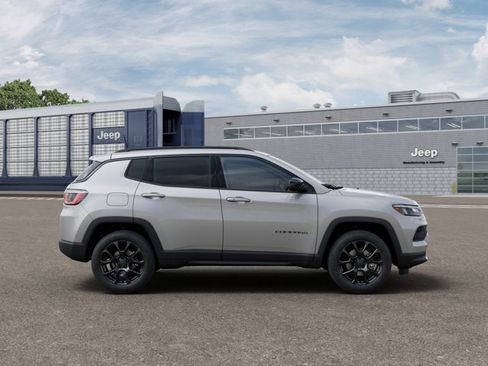 New 2026 Jeep Compass Latitude image 21