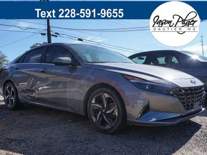 Used 2022 Hyundai Elantra SEL w/ Convenience + Premium Package
