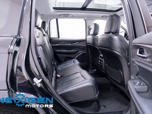 Used 2022 Jeep Grand Cherokee Limited image 42