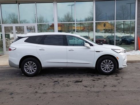 Used 2024 Buick Enclave Premium image 32