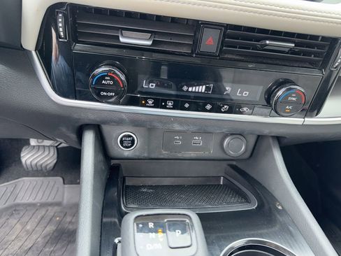 Used 2022 Nissan Rogue SV FWD image 14