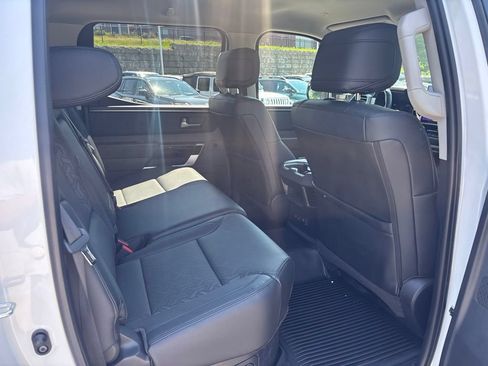 Used 2024 Toyota Tundra Limited AWD/4WD image 8