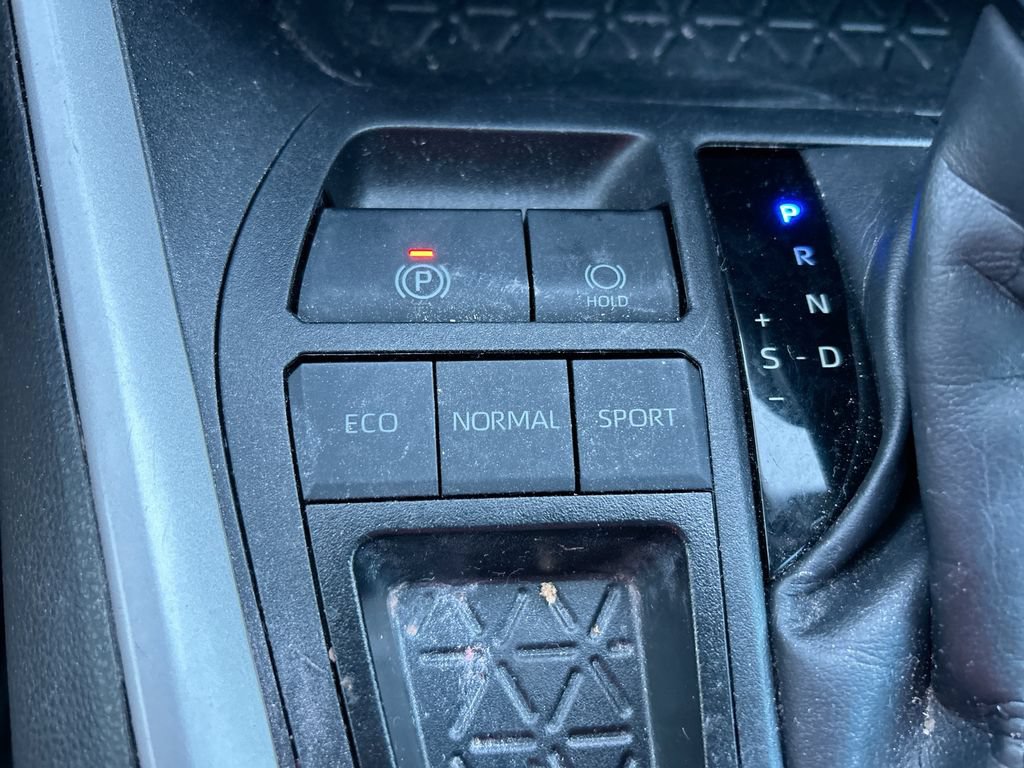 Certified 2025 Toyota RAV4 LE FWD image 32