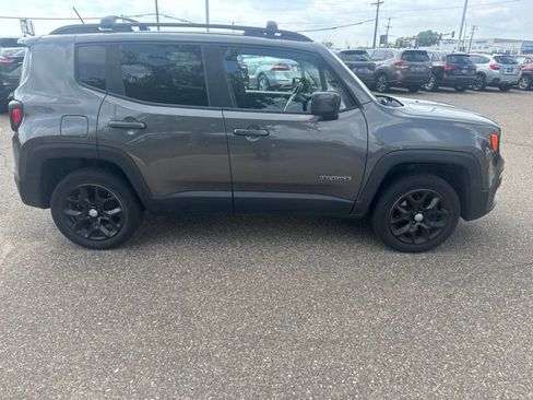 Used 2017 Jeep Renegade Latitude w/ Popular Equipment Group AWD/4WD image 2