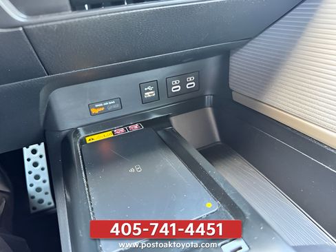 Used 2025 Toyota Camry SE FWD image 28