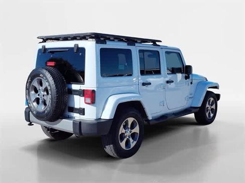 Used 2017 Jeep Wrangler Unlimited Sahara w/ Connectivity Group image 10