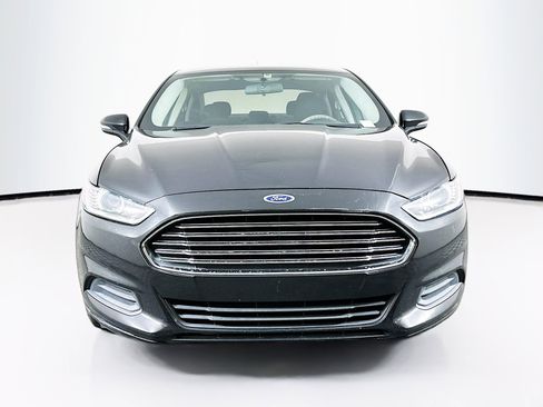 Used 2014 Ford Fusion SE image 2