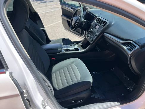 Used 2017 Ford Fusion SE FWD image 10