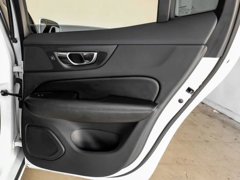 Used 2020 Volvo S60 T5 Momentum image 41