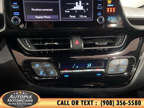 Used 2019 Toyota C-HR LE FWD image 27