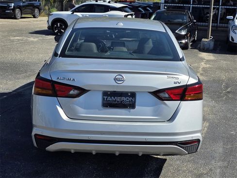 Used 2024 Nissan Altima 2.5 SV image 4