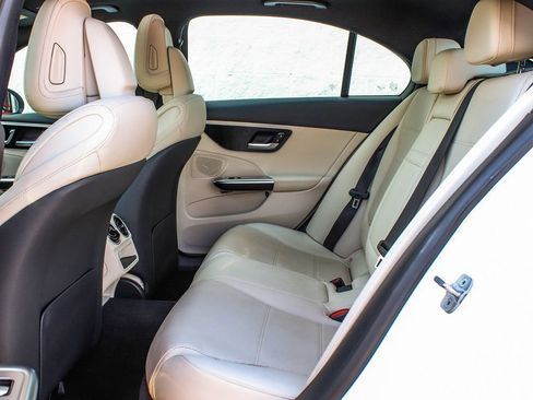 Used 2025 Mercedes-Benz C 300 4MATIC Sedan image 33