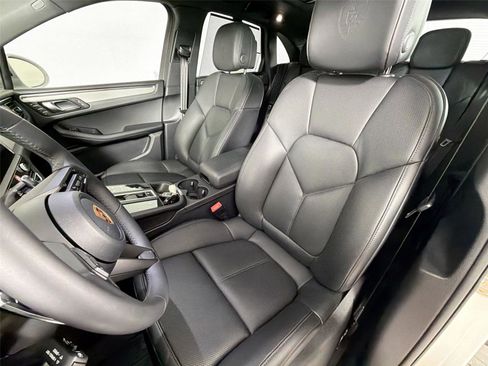 Certified 2026 Porsche Macan Turbo AWD/4WD image 5